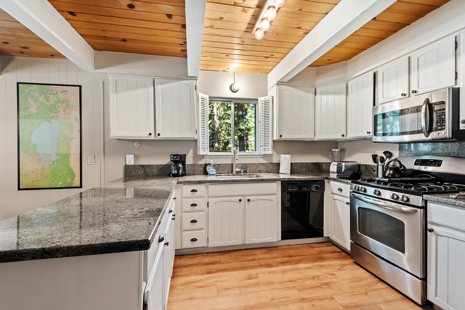 4 bed, 1993 sqft, $4,500 — Photo 4