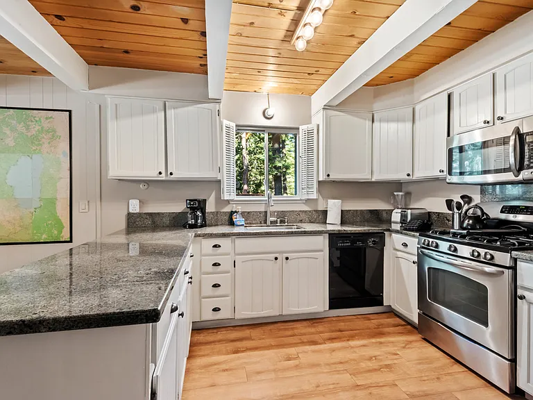 643 Agate Rd — Photo 4