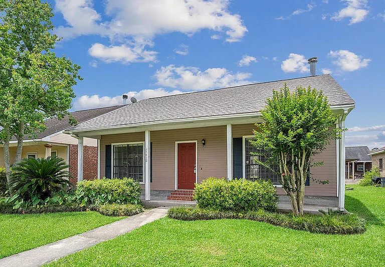 17418 Deer Lake Ave — Photo 1
