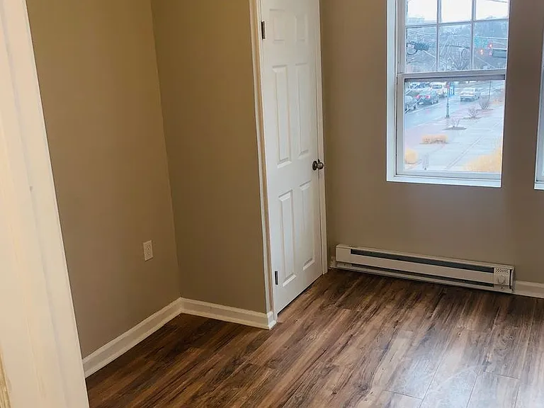 327 Market St — Photo 9