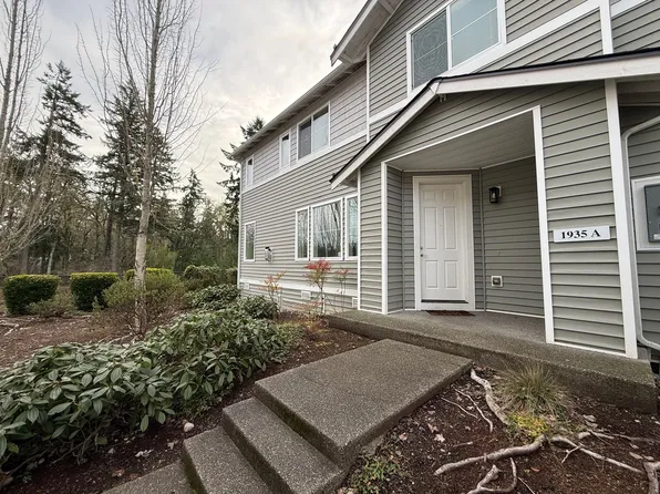1935 Garry Oaks Ave Unit A, Dupont, WA 98327