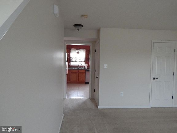 4th image of 633 Meadowbrook Dr #9
