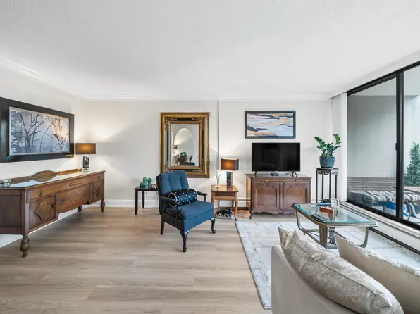 710 7th Ave #502, New Westminster, BC V3M 5V3