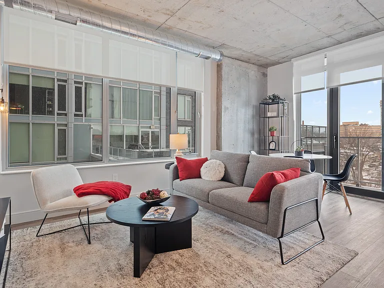 115 Champagne Ave S — Photo 11