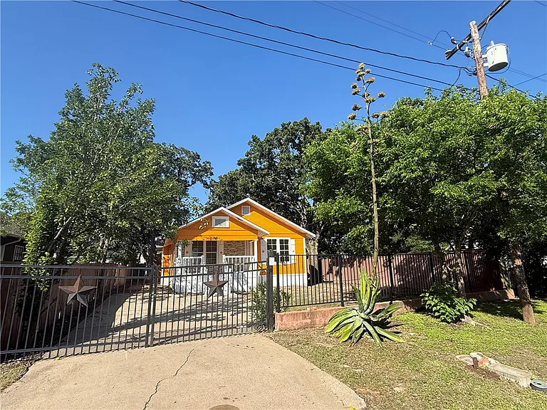 1613 Robeson St — Photo 18