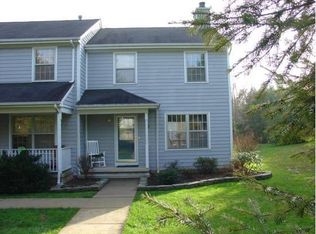 8 Eaton Ct, Hopewell, NJ 08525