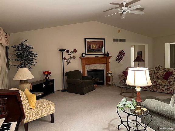 5th image of 7097 Rosewood Dr