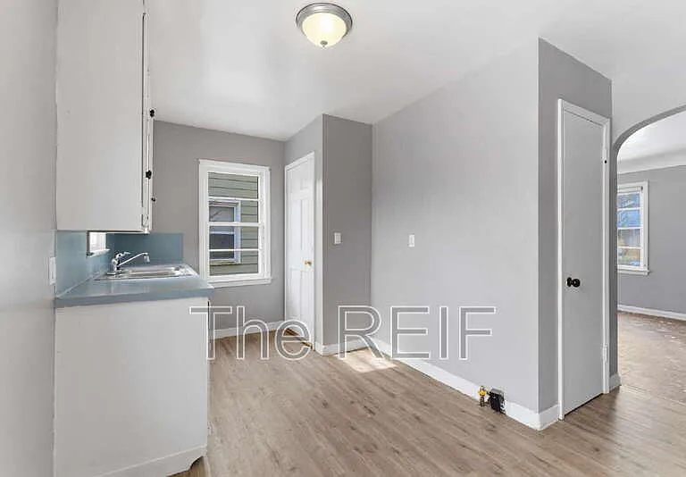 813 Alvord Ave — Photo 4