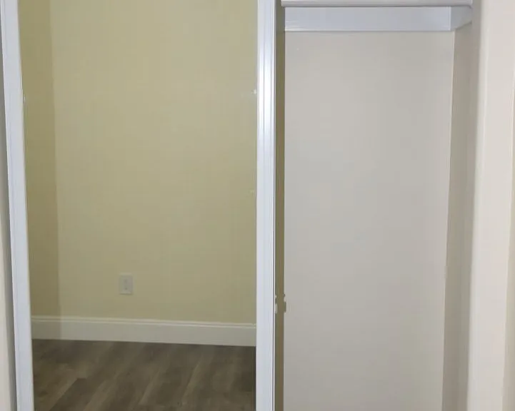 Los Robles Apartments — Photo 16