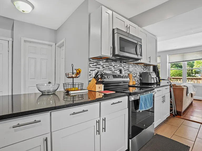 310 Maryland Ave — Photo 13