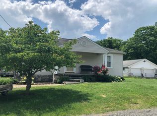 151 7th St, Mount Hope, WV 25880