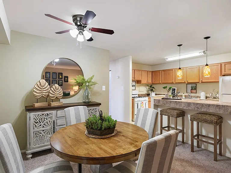 Streamside West Apartments — Photo 4