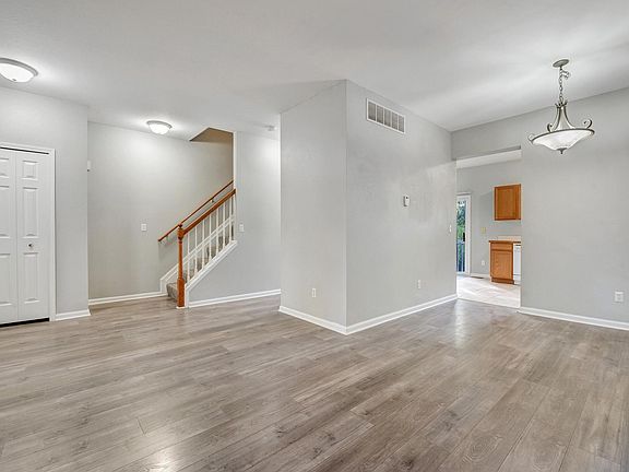 5th image of 894 Creekwood Ln #894