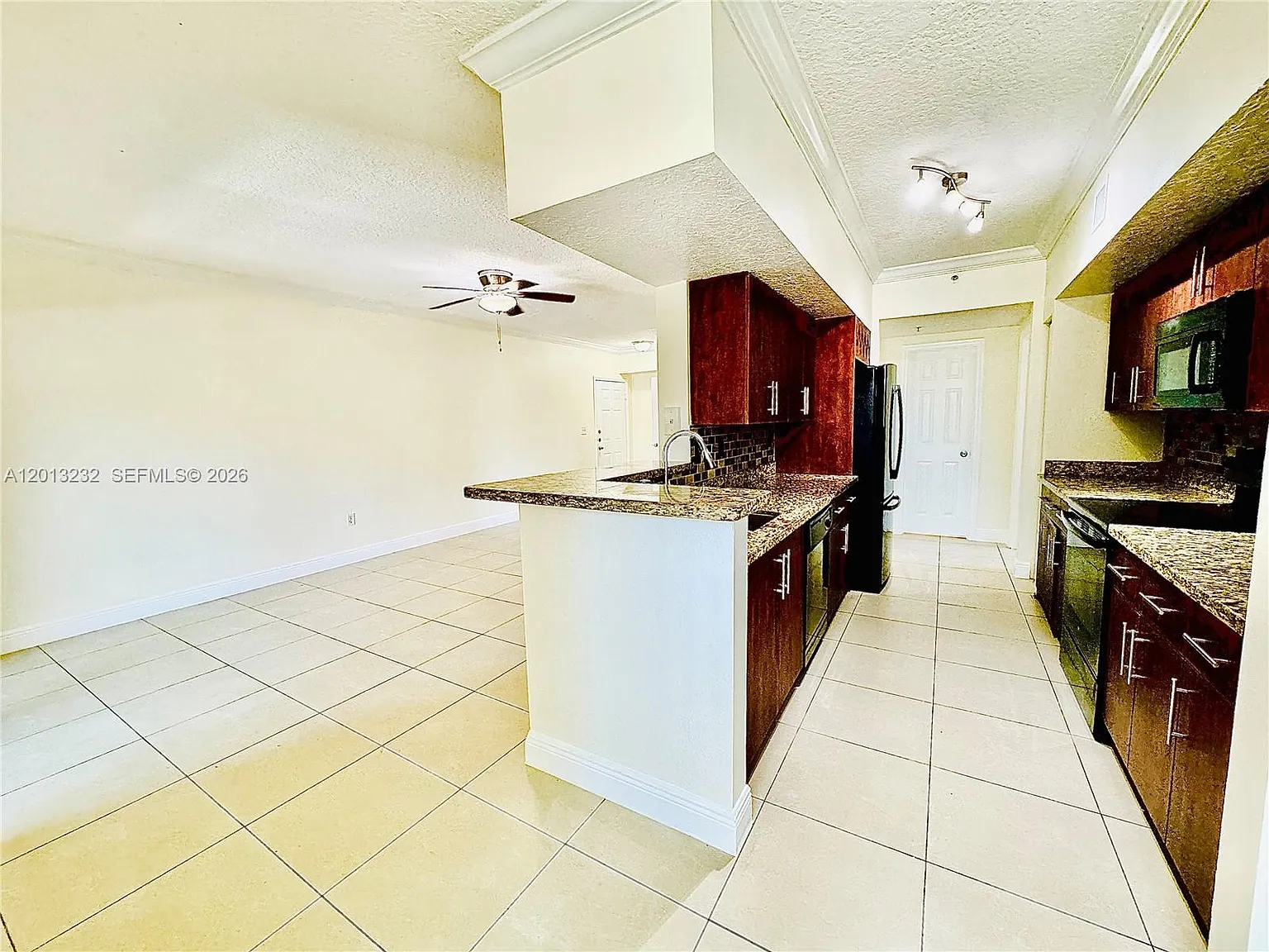 Marquesa Condo — Photo 1