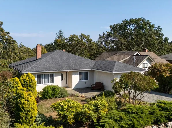 1697 Yale St, Oak Bay, BC V8R 5N5