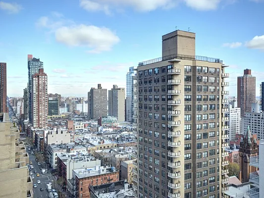 Sold by Sotheby's International Realty | media 13