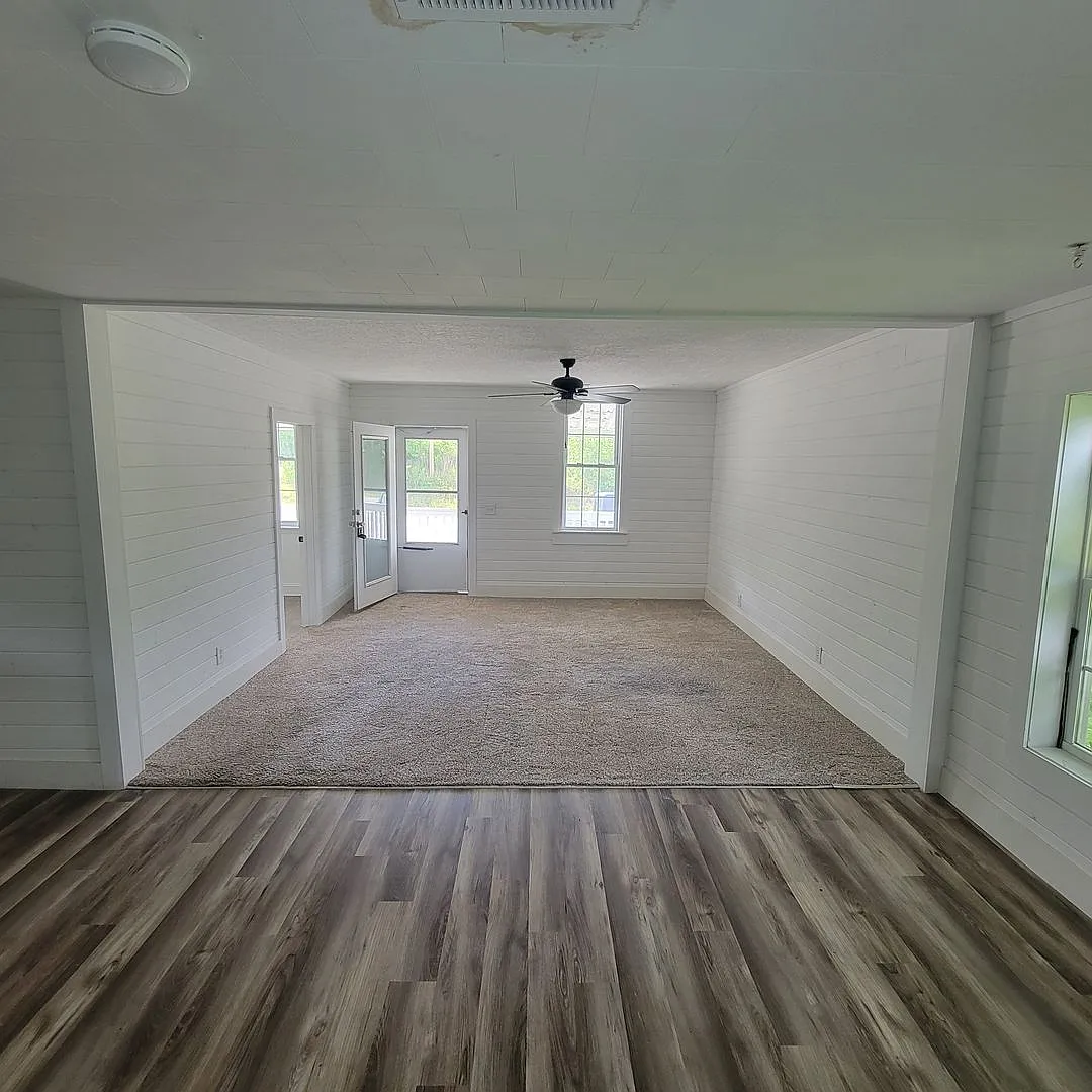 2 Bed, 1.5 Bath-Residential/Commercial — Photo 4