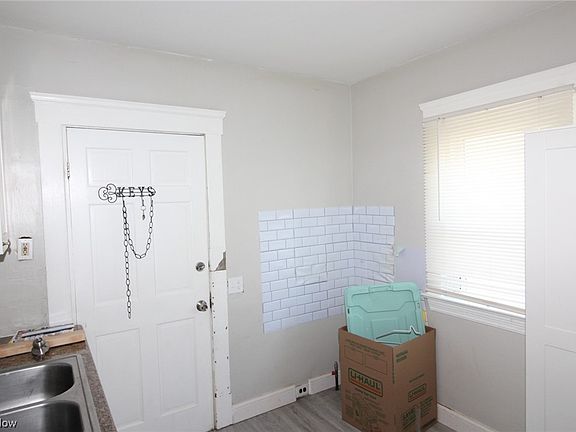 5th image of 3511 W 46th St
