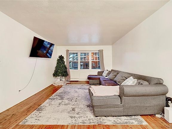 5th image of 1018 E 81st St
