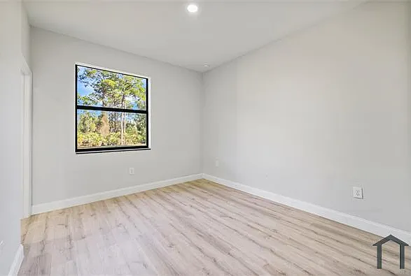 751 Clancy St E — Photo 12