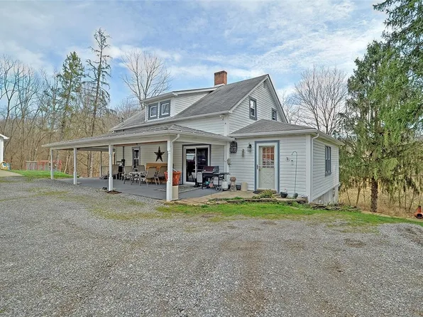 16 Grandview Ave, Hickory, PA 15340