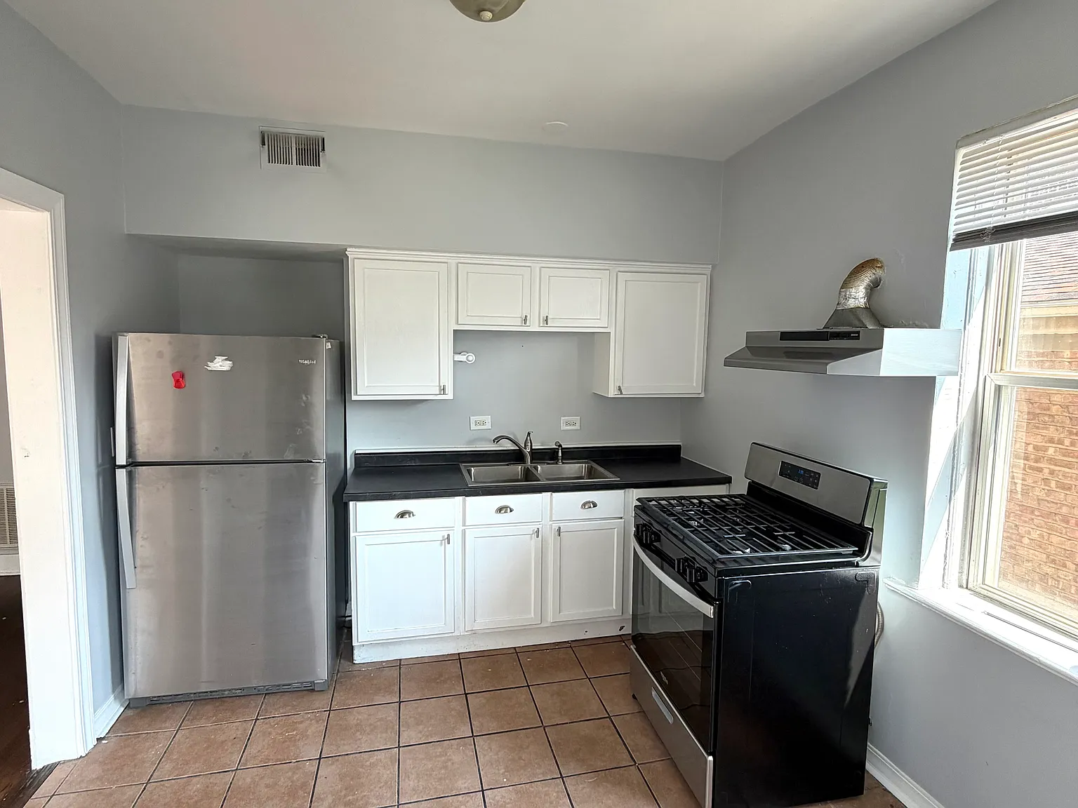 2 bed, 900 sqft, $1,875 — Photo 4