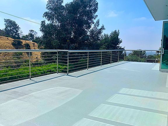3rd image of 1941 Curson Pl