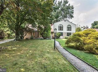 10 Greenvale Rd, Moorestown, NJ 08057