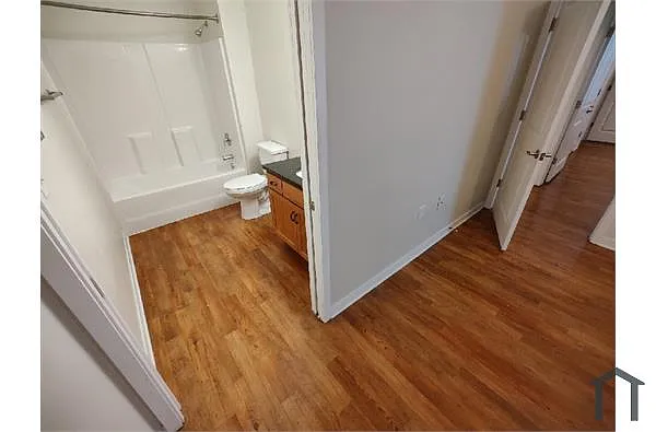 Building Photo - 9406 Delphinium St #305