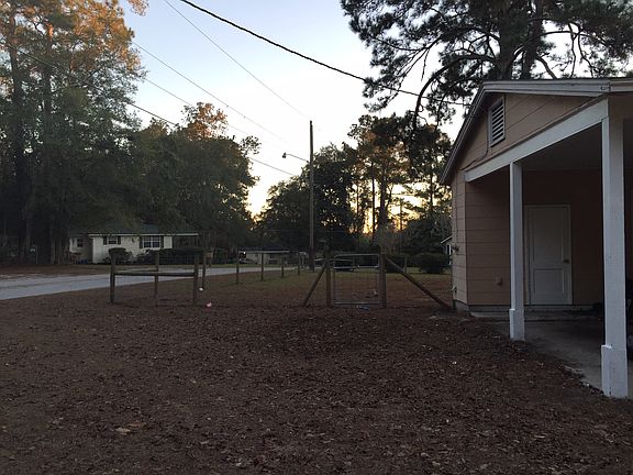 2nd image of 565 SW Alamo Dr