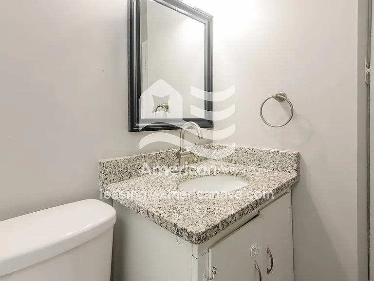1732693_012_bathroom_13.jpg