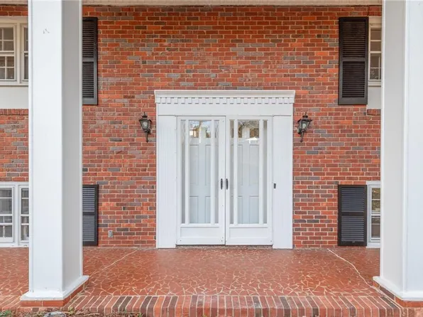 624 Brentwood Ct, Winston Salem, NC 27104