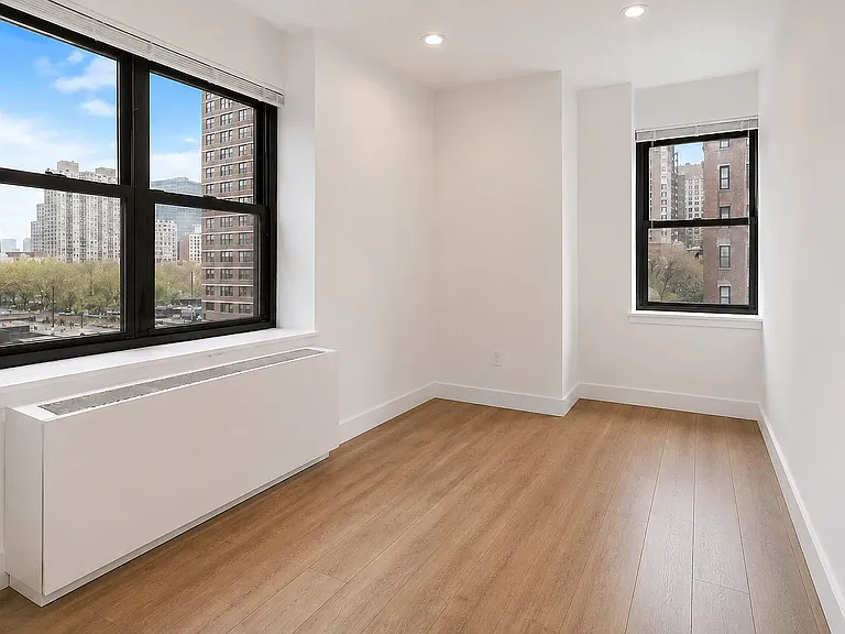 213 E 37th St #2F — Photo 12