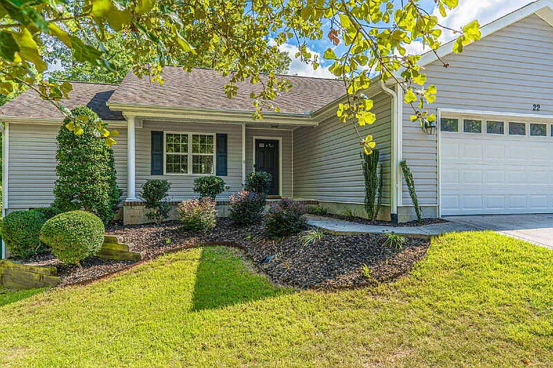 3 bed, 2.0 bath, 1650 sqft, $2,200 — Photo 2