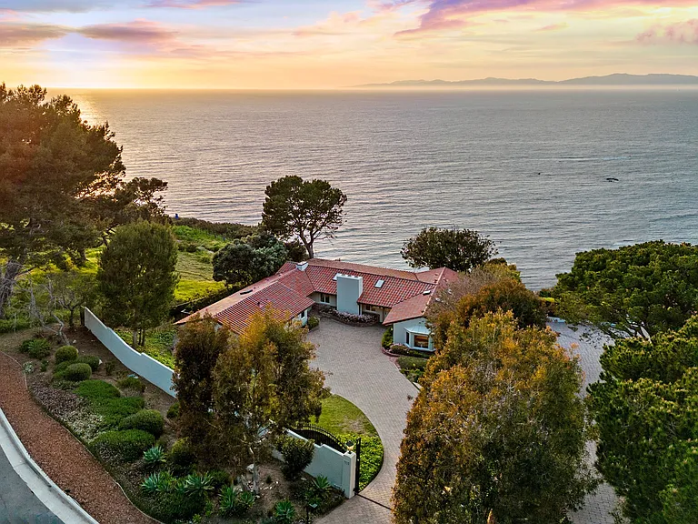 1115 Palos Verdes Dr — Photo 8