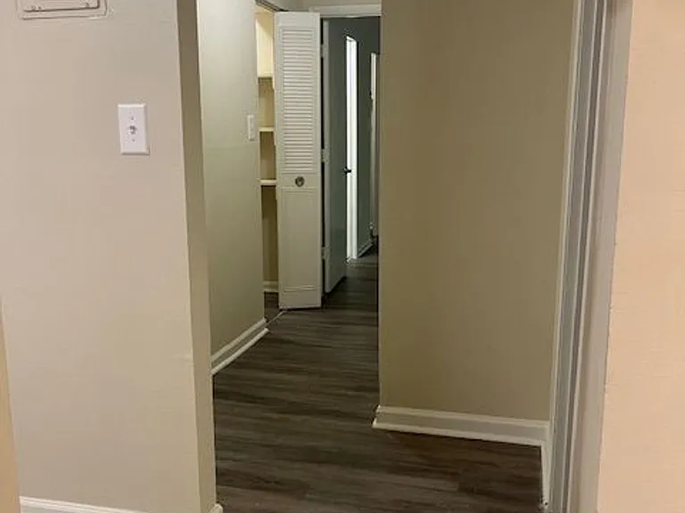 Woods Edge Apartments — Photo 16
