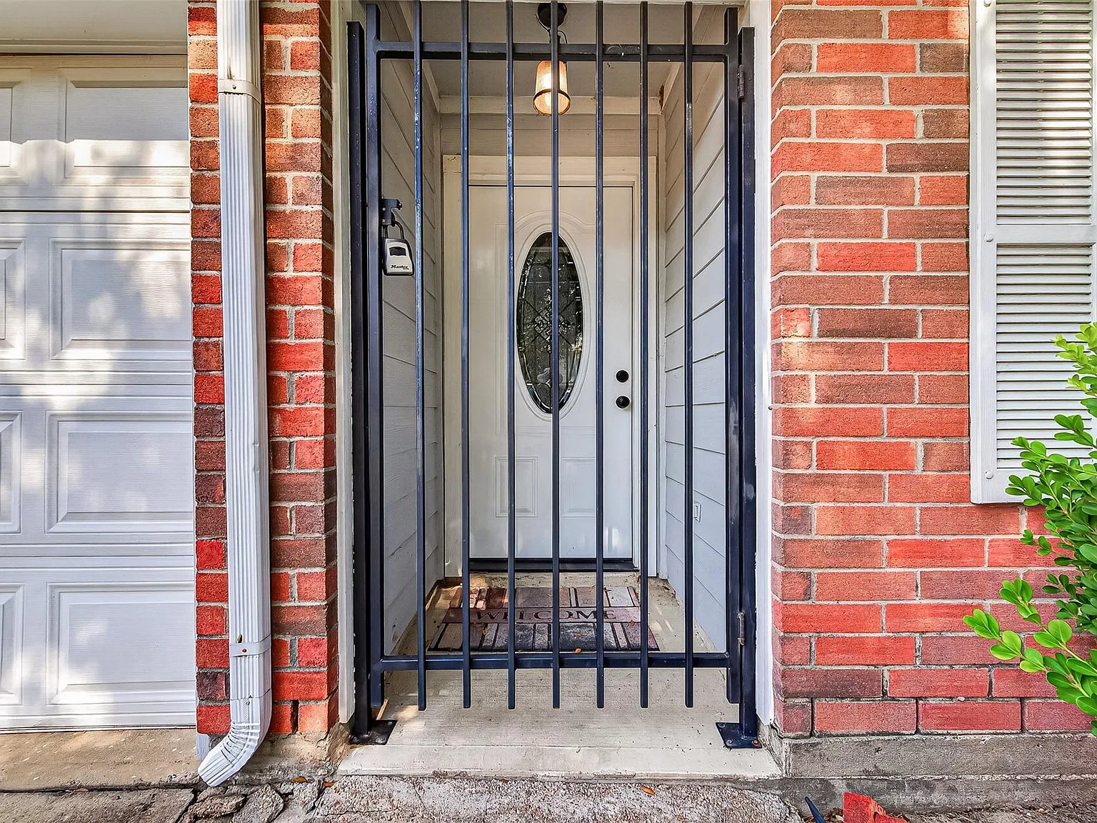 3 bed, 2.0 bath, 1570 sqft, $1,795 — Photo 3