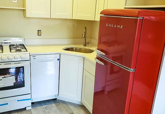 3rd image of 9 W 122nd St APT 2R