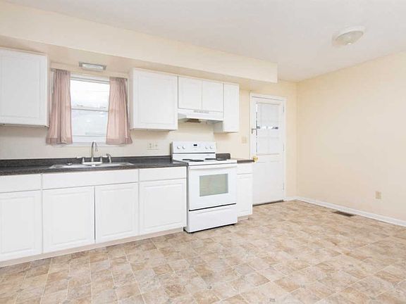 5th image of 639 Windsor Way