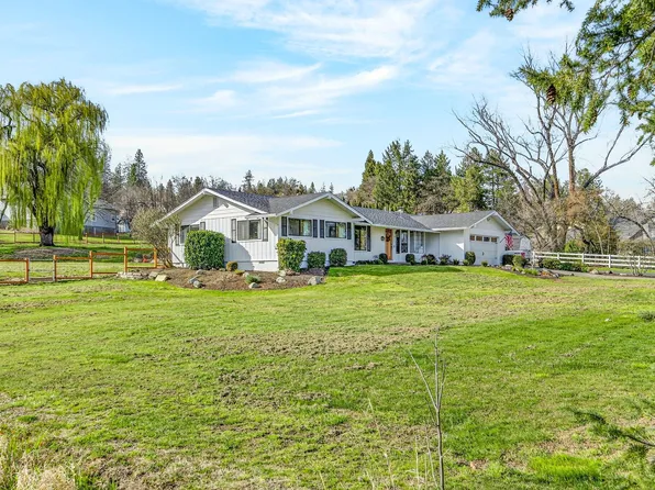 2331 Old Stage Rd, Central Point, OR 97502