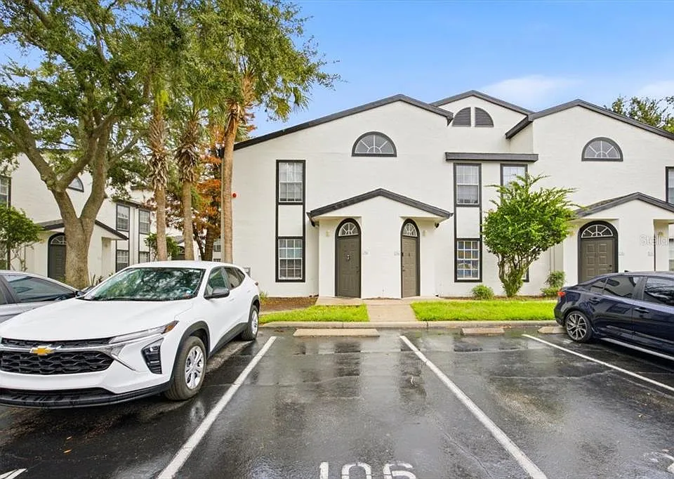 1602 Columbia Arms Cir #106
