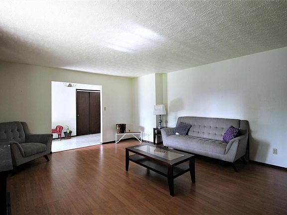 4th image of 65 Glen Echo Dr