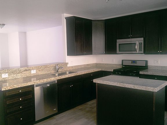3rd image of 718 W Kirkbride Ave
