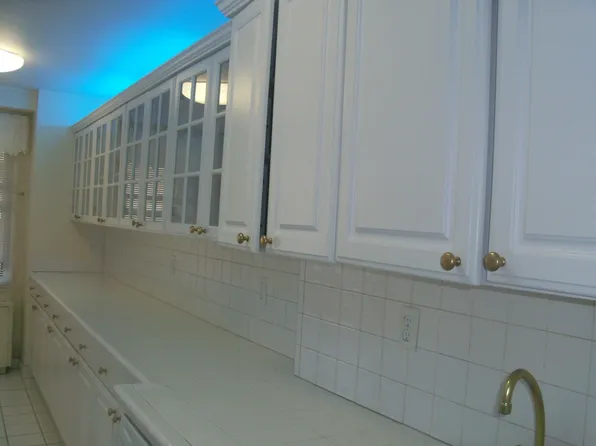 225 Saint Pauls Avenue image 7 of 21