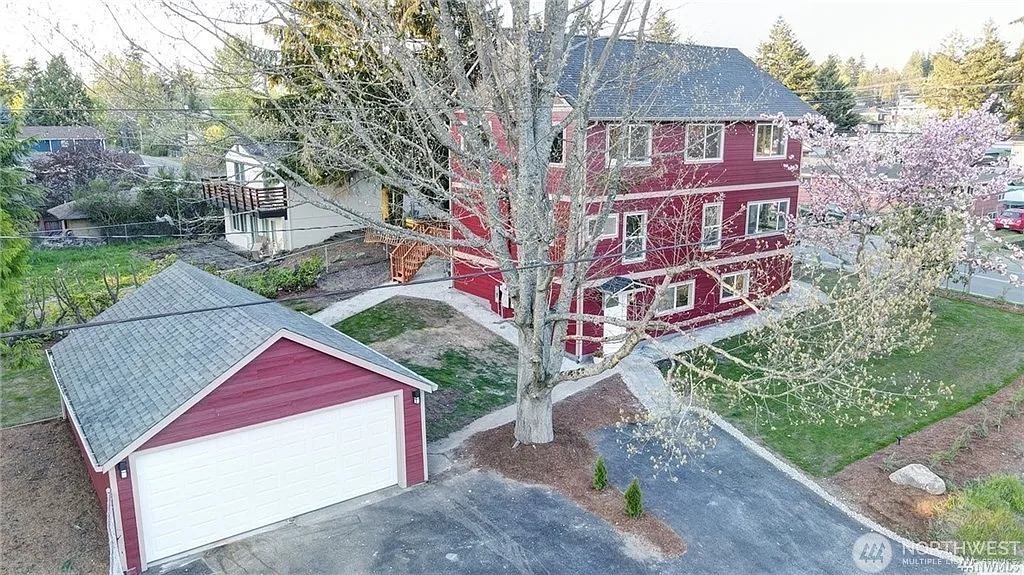 4 bed, 2.5 bath, 2490 sqft, $4,000 — Photo 4