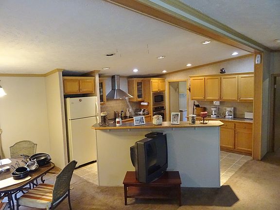 4th image of 1641 Russell St