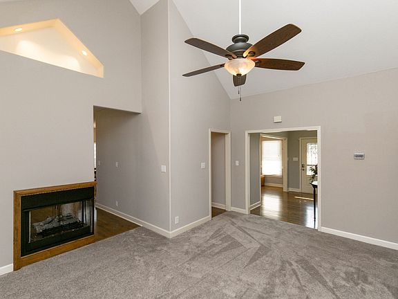 4th image of 647 Potomac Dr