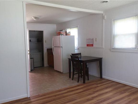 4th image of 445 Smiley Rd