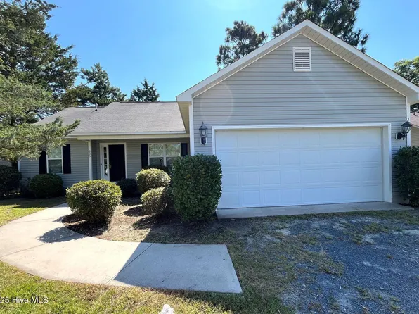 205 Woodgreen Ln, Aberdeen, NC 28315
