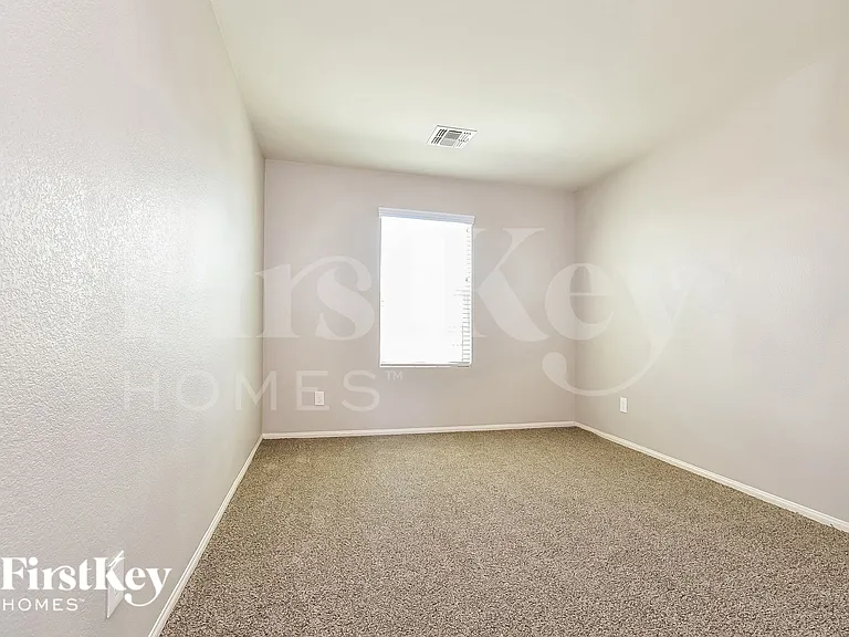 1106 E Dorrell Ln — Photo 12